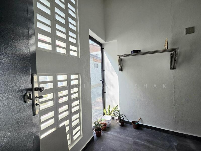 2-storey Terraced House for Sale in Shah Alam (Selangor) - Nur Adibah Ishak - Entrance - PropertyGuru.com.my