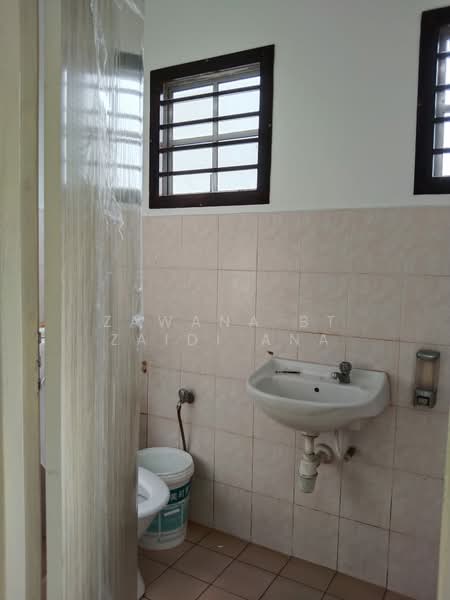 Rumah Teres 2 Tingkat untuk Dijual di Ukay Bistari (Ulu Kelang) - Zawana BT Zaidi Ana - Bathroom - PropertyGuru.com.my