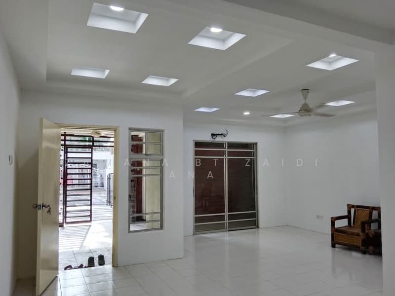 Rumah Teres 2 Tingkat untuk Dijual di Ukay Bistari (Ulu Kelang) - Zawana BT Zaidi Ana - Living Room - PropertyGuru.com.my