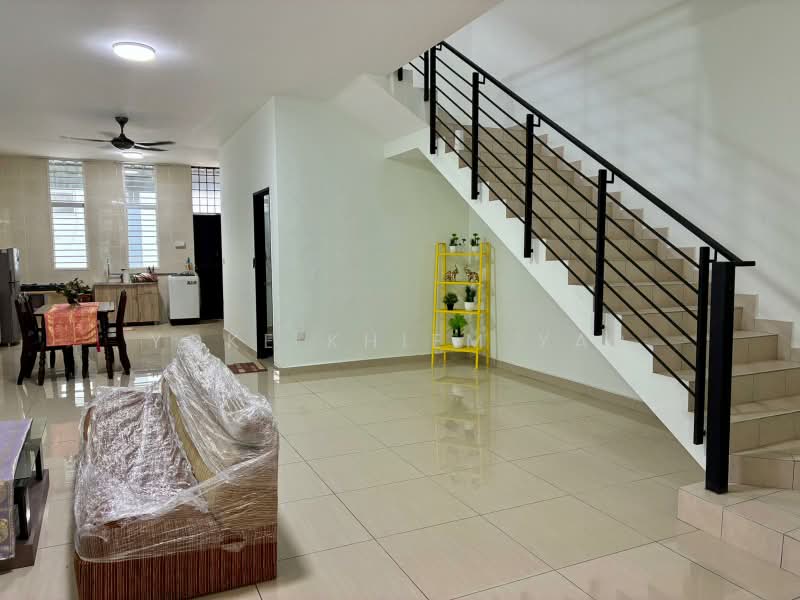 Rumah Teres 3 Tingkat untuk Disewa di Taman Bangi Avenue (Bangi) - Yoke Khiem Yap - Living Room - PropertyGuru.com.my