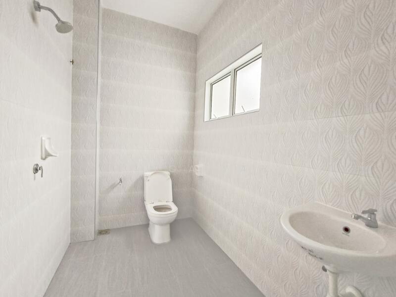 Semi-Detached House for Sale in Taman Nusantara Prima (Gelang Patah) - Linga Yap - Bathroom - PropertyGuru.com.my