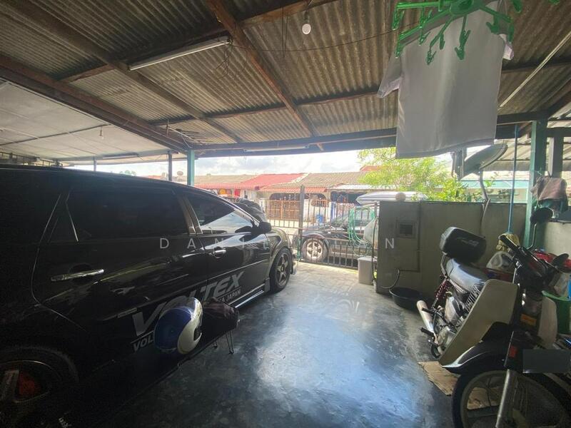 1-storey Terraced House for Sale in Cheras (Selangor) - Daniel Tan - Car Park - PropertyGuru.com.my