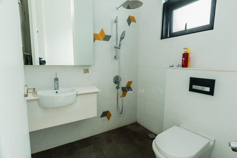 Bungalow for Sale in Country Heights Damansara (Kuala Lumpur) - Amie Famie - Bathroom - PropertyGuru.com.my