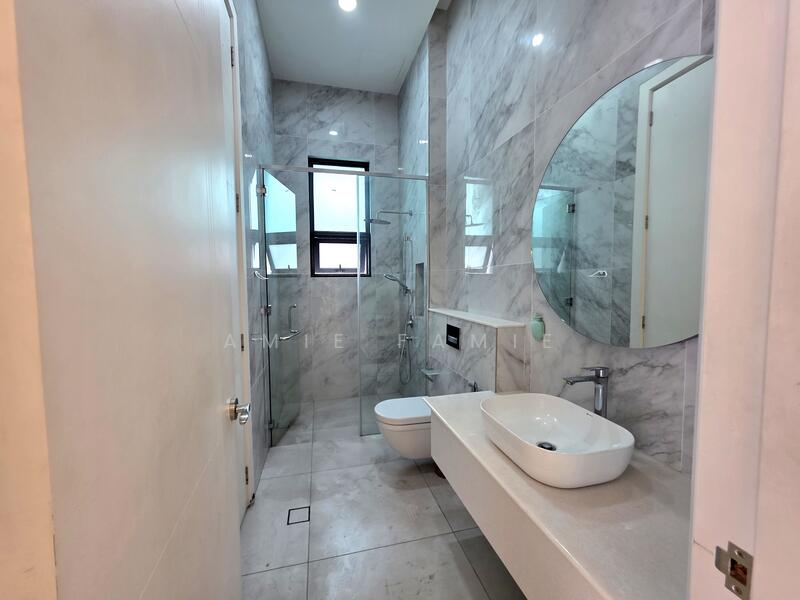 Bungalow for Sale in Country Heights Damansara (Kuala Lumpur) - Amie Famie - Bathroom - PropertyGuru.com.my
