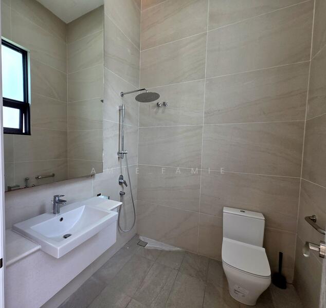 Bungalow for Sale in Country Heights Damansara (Kuala Lumpur) - Amie Famie - Bathroom - PropertyGuru.com.my