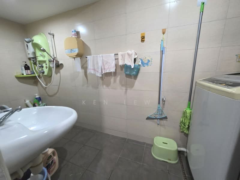 Rumah Teres 3 Tingkat untuk Dijual di Happy Garden (Kuchai Lama) - Ken Lew - Bathroom - PropertyGuru.com.my