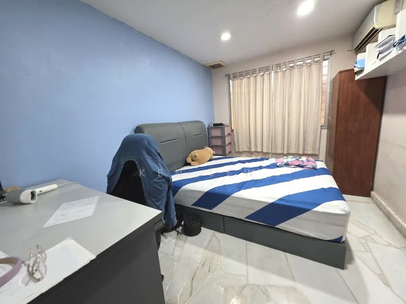 Rumah Teres 3 Tingkat untuk Dijual di Happy Garden (Kuchai Lama) - Ken Lew - Bedroom - PropertyGuru.com.my