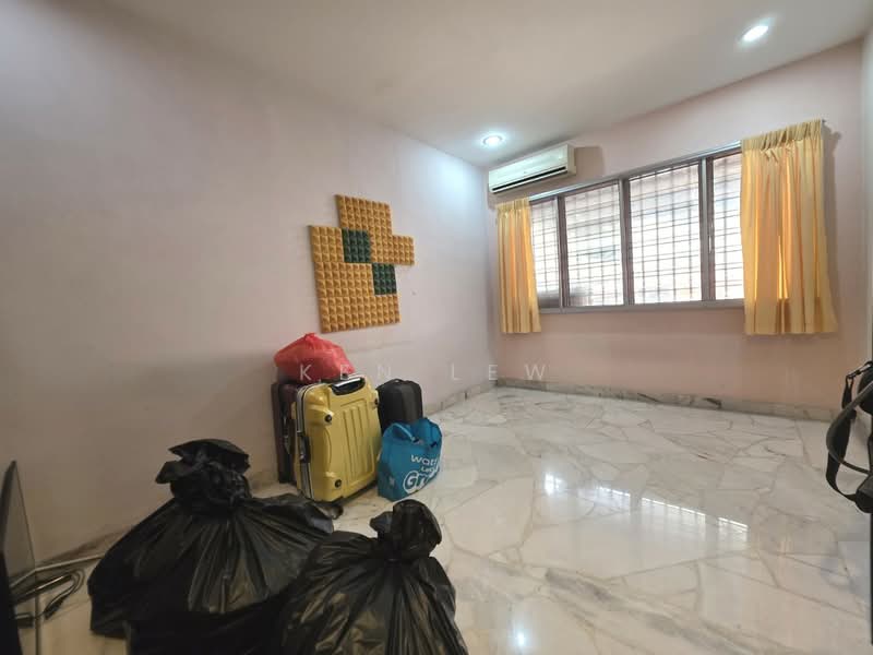 Rumah Teres 3 Tingkat untuk Dijual di Happy Garden (Kuchai Lama) - Ken Lew - Bedroom - PropertyGuru.com.my
