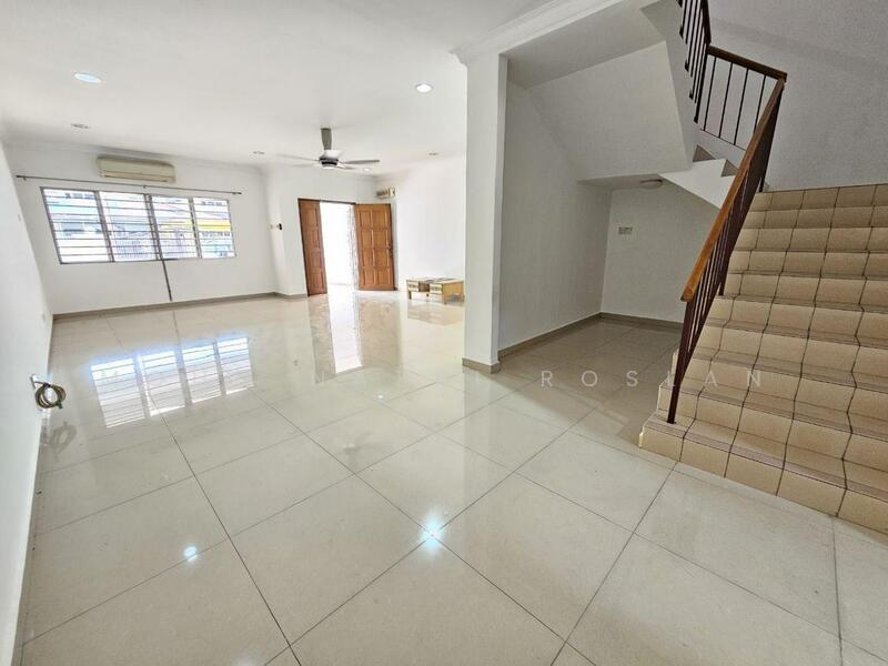 2-storey Terraced House for Sale in Sungai Buloh (Selangor) - Mohd Nazri Roslan - Living Room - PropertyGuru.com.my