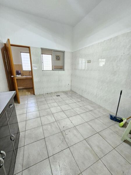 2-storey Terraced House for Sale in Sungai Buloh (Selangor) - Mohd Nazri Roslan - Kitchen - PropertyGuru.com.my