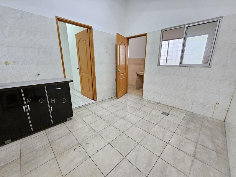 2-storey Terraced House for Sale in Sungai Buloh (Selangor) - Mohd Nazri Roslan - Kitchen - PropertyGuru.com.my
