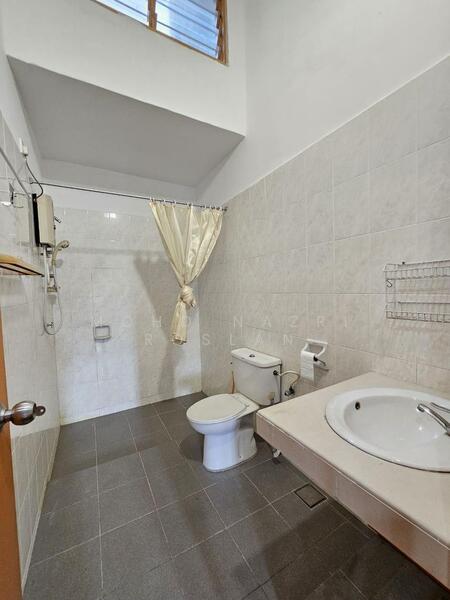 2-storey Terraced House for Sale in Sungai Buloh (Selangor) - Mohd Nazri Roslan - Bathroom - PropertyGuru.com.my