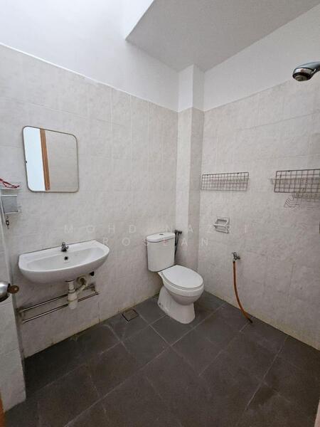 2-storey Terraced House for Sale in Sungai Buloh (Selangor) - Mohd Nazri Roslan - Bathroom - PropertyGuru.com.my
