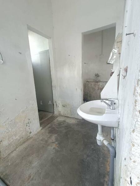 Shop for Sale in Taman Ungku (Johor Bahru) - Alan Chew - Bathroom - PropertyGuru.com.my