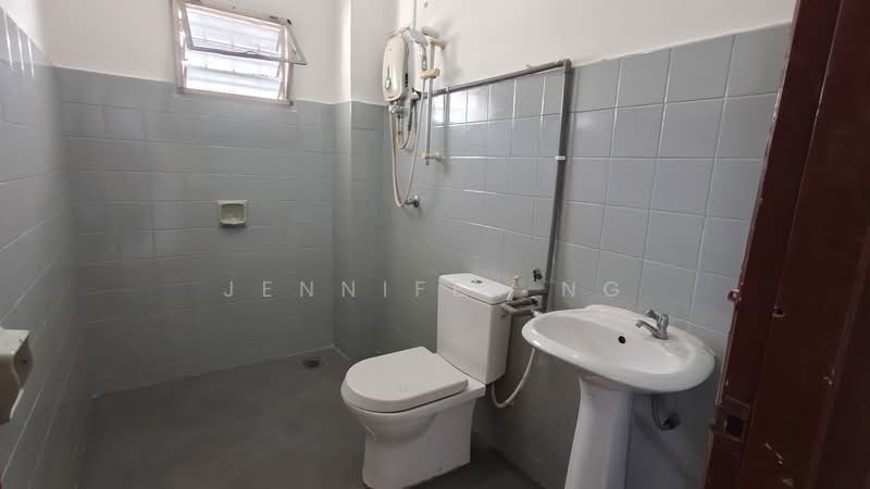 2-storey Terraced House for Rent in Usj 3 (Subang Jaya) - Jennifer Ng - Bathroom - PropertyGuru.com.my