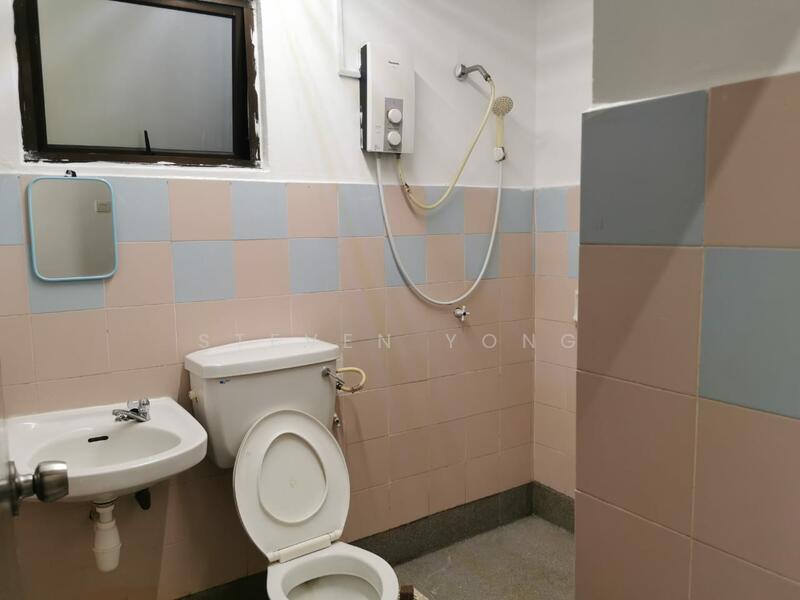 Evergreen Park Acorn & Hazel untuk Untuk Dijual - RM 350,000, Feb 2026 - Bathroom - PropertyGuru.com.my