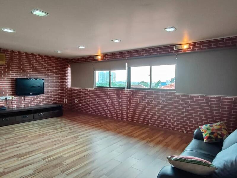 3.5 Storey Semi D @Taman Pelangi untuk Untuk Dijual - RM 2,500,000, Mac 2026 - Living Room - PropertyGuru.com.my