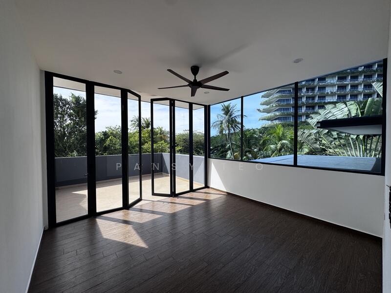 Cluster House for Sale in Forest City (Gelang Patah) - Pansy Teo - Balcony - PropertyGuru.com.my