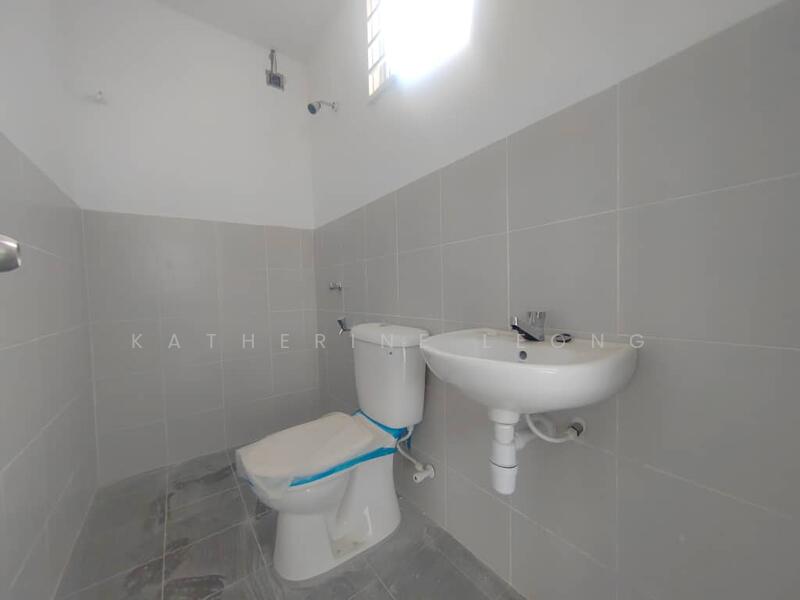 Terraced House for Sale in Taman Kundang Jaya (Rawang) - Katherine Leong - Bathroom - PropertyGuru.com.my