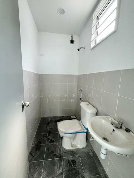 Terraced House for Sale in Taman Kundang Jaya (Rawang) - Katherine Leong - Bathroom - PropertyGuru.com.my