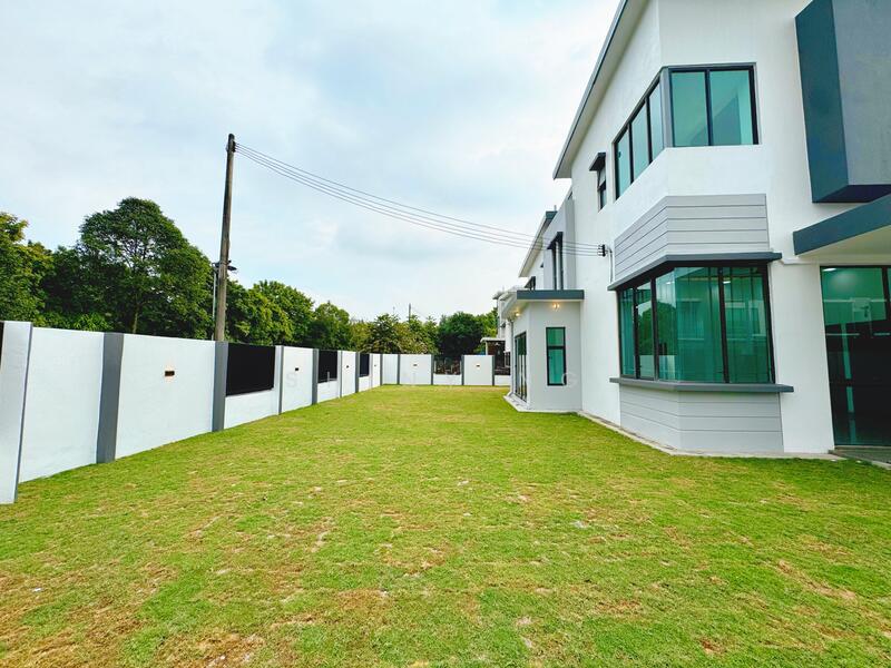 2-storey Terraced House for Sale in Bukit Raja (Selangor) - Shiny Ng - Exterior - PropertyGuru.com.my