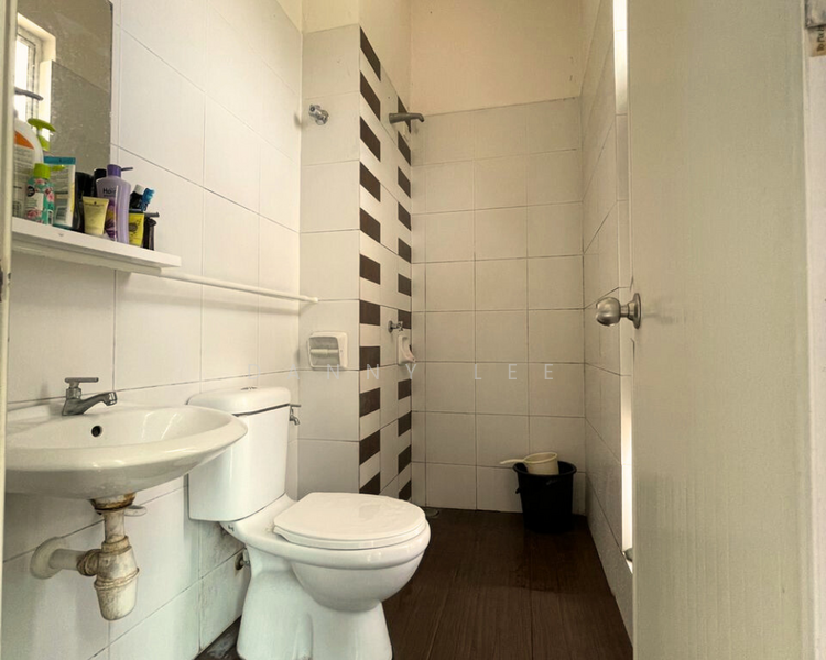 2-storey Terraced House for Sale in Taman Saujana Ampang (Ampang) - Danny Lee - Bathroom - PropertyGuru.com.my