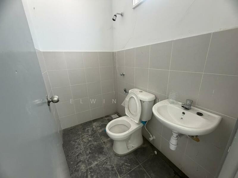 2-storey Terraced House for Sale in Taman Kundang Jaya (Rawang) - Elwin Mah - Bathroom - PropertyGuru.com.my