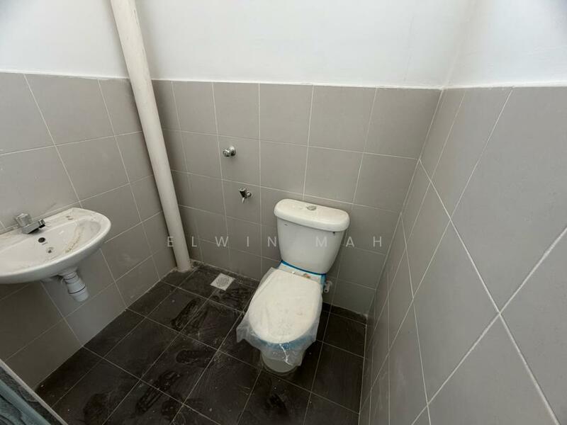 2-storey Terraced House for Sale in Taman Kundang Jaya (Rawang) - Elwin Mah - Bathroom - PropertyGuru.com.my