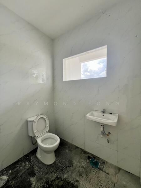 Taman Putri Kulai untuk Untuk Dijual - RM 598,000, Feb 2026 - Bathroom - PropertyGuru.com.my