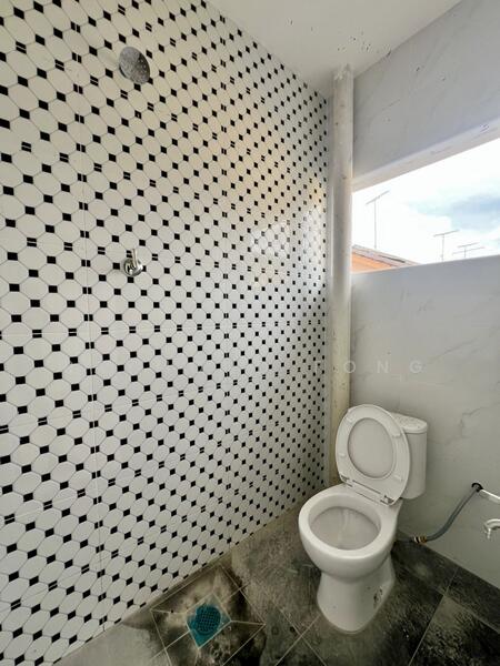 Taman Putri Kulai untuk Untuk Dijual - RM 598,000, Feb 2026 - Bathroom - PropertyGuru.com.my