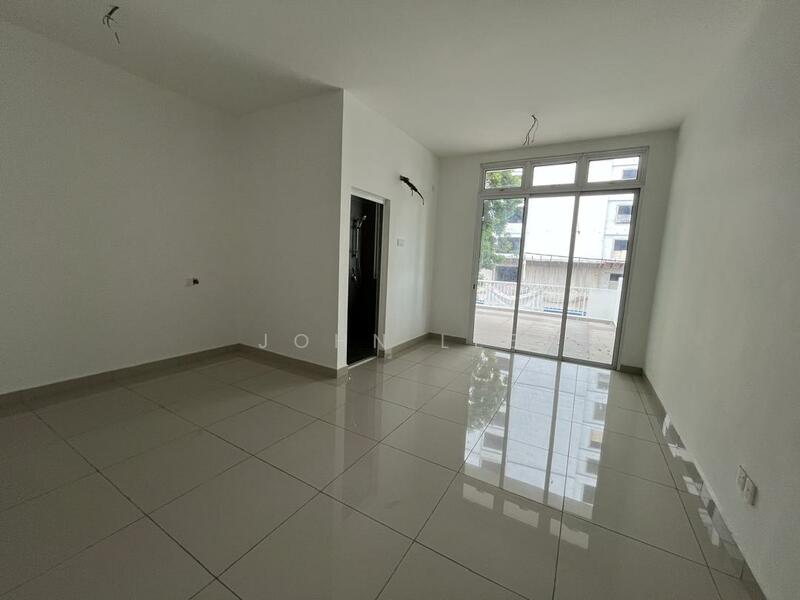 3 Storey Terrace, Lorong Madrasah untuk Untuk Dijual - RM 1,620,000, Feb 2026 - Living Room - PropertyGuru.com.my
