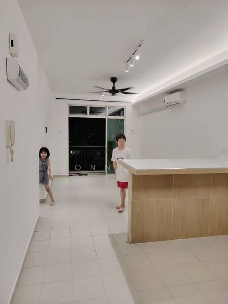 Lake View Suites untuk Untuk Dijual - RM 390,000, Feb 2026 - Living Room - PropertyGuru.com.my