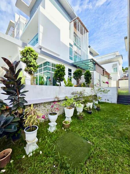 Semi-Detached House for Sale in Cyberjaya (Selangor) - Mohd Aizat Saiful Bahri - Exterior - PropertyGuru.com.my