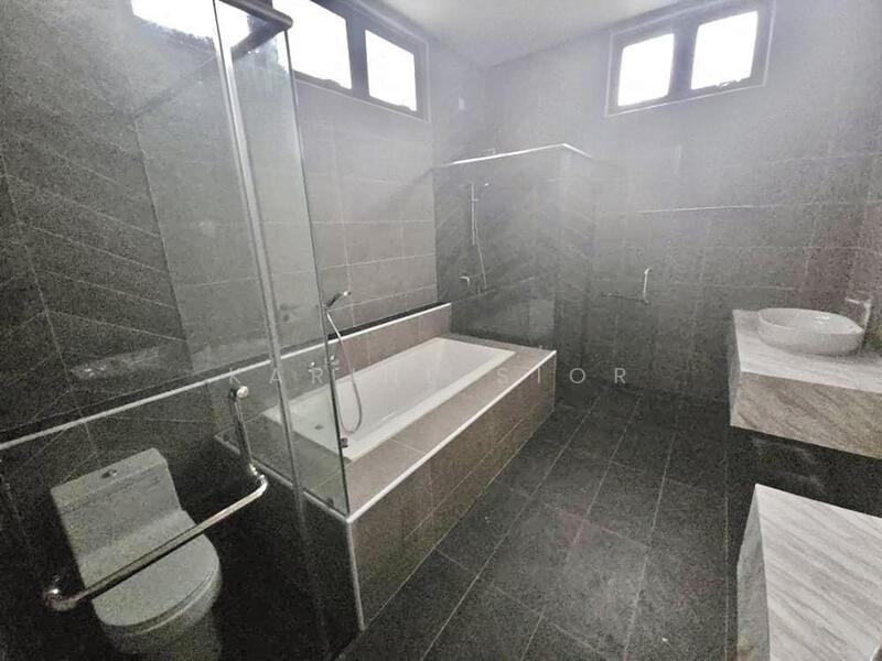 Semi-Detached House for Sale in Nusa Sentral (Iskandar Puteri (Nusajaya)) - Karine Sior - Bathroom - PropertyGuru.com.my
