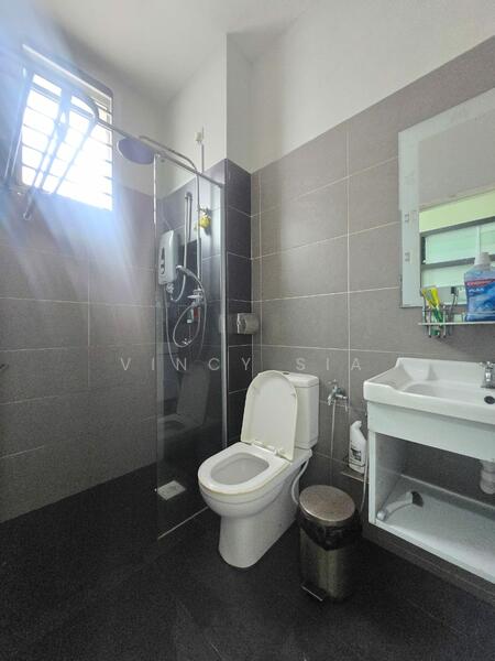 Taman Kulai Utama untuk Untuk Dijual - RM 875,000, Feb 2026 - Bathroom - PropertyGuru.com.my