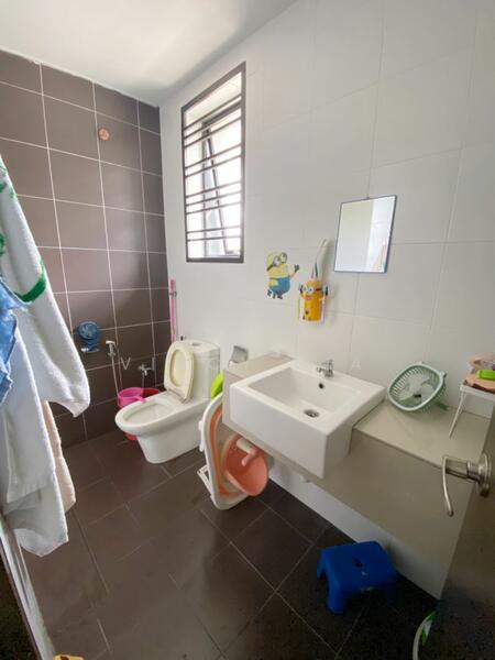 2-storey Terraced House for Sale in Taman Pelangi Indah (Ulu Tiram) - Vincy Sia - Bathroom - PropertyGuru.com.my