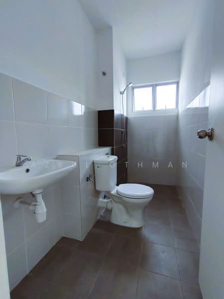 2-storey Terraced House for Sale in Iringan Bayu (Seremban) - Azrul Othman - Bathroom - PropertyGuru.com.my
