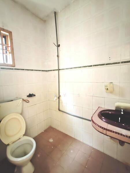 1-storey Terraced House for Sale in Taman Johor Jaya (Johor Bahru) - Vincy Sia - Bathroom - PropertyGuru.com.my