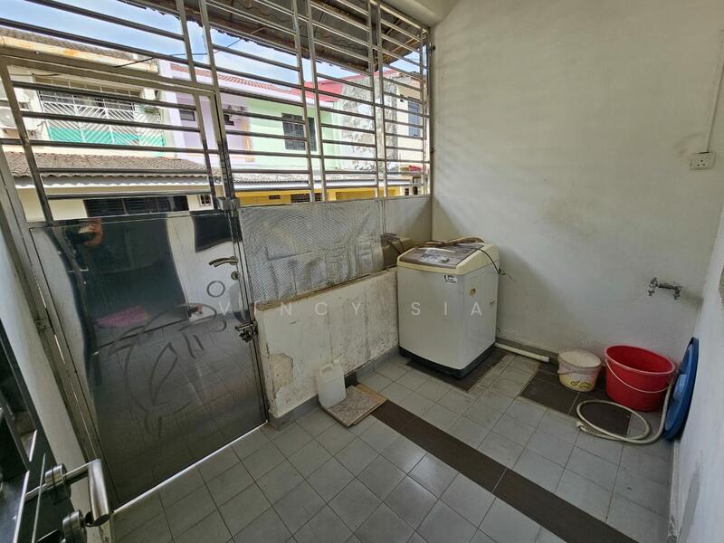 2-storey Terraced House for Sale in Taman Johor Jaya (Johor Bahru) - Vincy Sia - Balcony - PropertyGuru.com.my