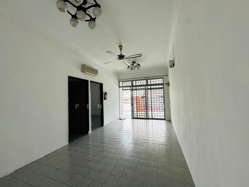 Taman Johor Jaya untuk Untuk Dijual - RM 500,000, Mac 2026 - Living Room - PropertyGuru.com.my