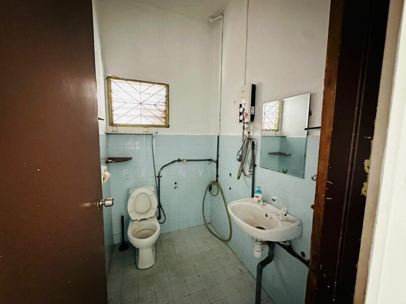 Taman Johor Jaya untuk Untuk Dijual - RM 500,000, Mac 2026 - Bathroom - PropertyGuru.com.my