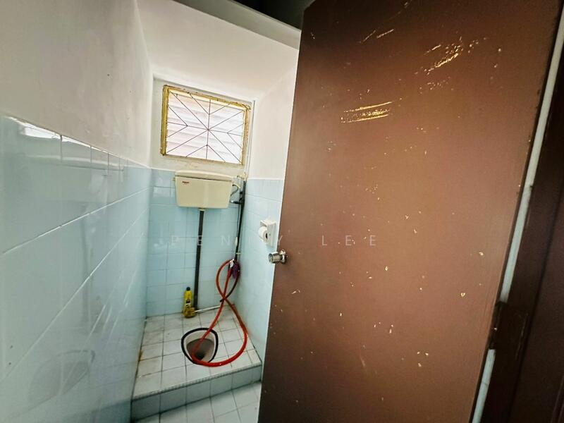 Taman Johor Jaya untuk Untuk Dijual - RM 500,000, Mac 2026 - Bathroom - PropertyGuru.com.my