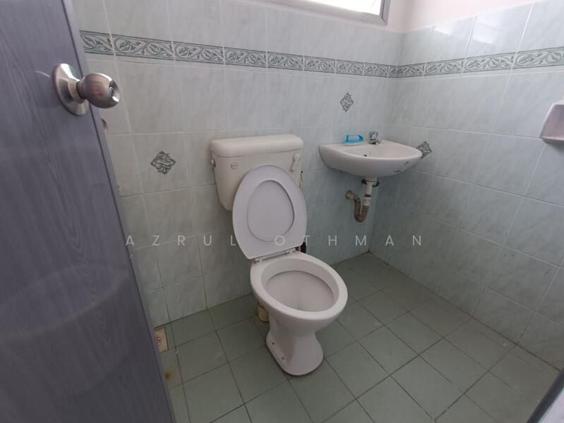 2-storey Terraced House for Sale in Taman Sri Penaga (Sikamat) - Azrul Othman - Bathroom - PropertyGuru.com.my