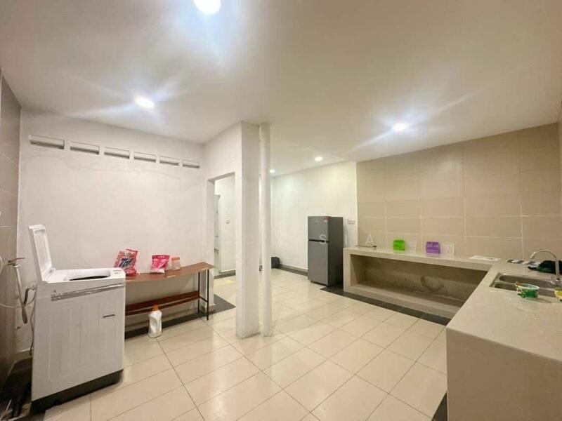 Taman Sri Kulai Baru untuk Untuk Dijual - RM 488,000, Feb 2026 - Kitchen - PropertyGuru.com.my