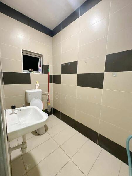 Taman Sri Kulai Baru untuk Untuk Dijual - RM 488,000, Feb 2026 - Bathroom - PropertyGuru.com.my