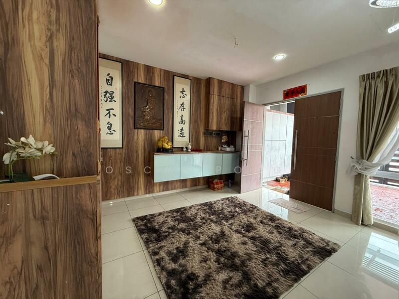 Bungalow for Sale in Amverton Hills (Sungai Buloh) - Oscar Pong - Entrance - PropertyGuru.com.my