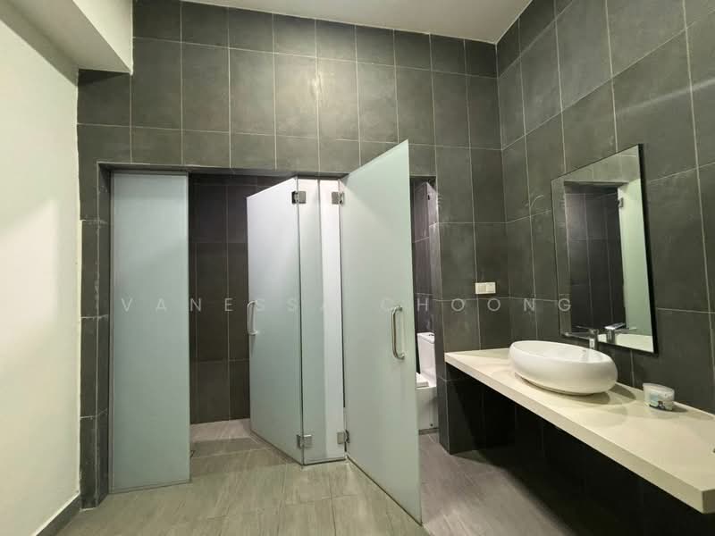 Servis Apartment untuk Disewa di Astoria Ampang - Vanessa Choong - Bathroom - PropertyGuru.com.my