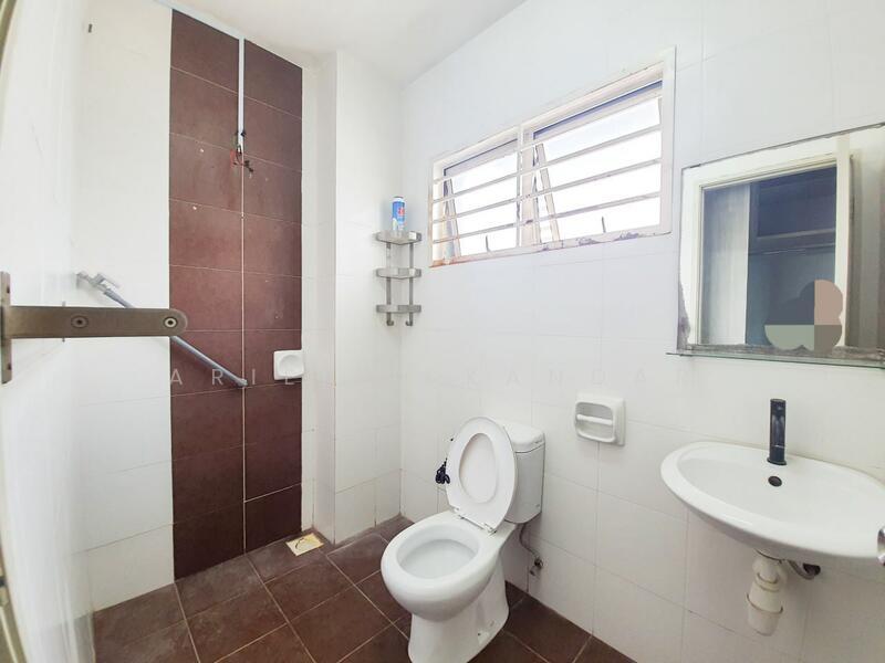 Semi-Detached House for Sale in Bandar Saujana Putra (Tanjong Duabelas) - Arief Iskandar - Bathroom - PropertyGuru.com.my