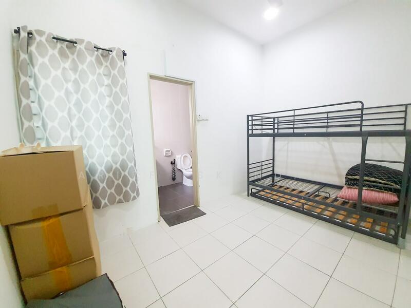 Semi-Detached House for Sale in Bandar Saujana Putra (Tanjong Duabelas) - Arief Iskandar - Bedroom - PropertyGuru.com.my