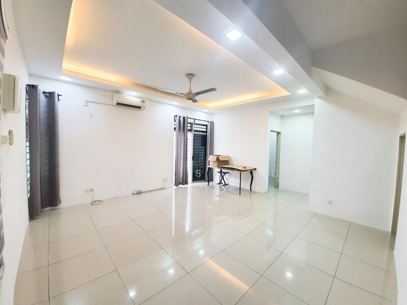 Semi-Detached House for Sale in Bandar Saujana Putra (Tanjong Duabelas) - Arief Iskandar - Living Room - PropertyGuru.com.my